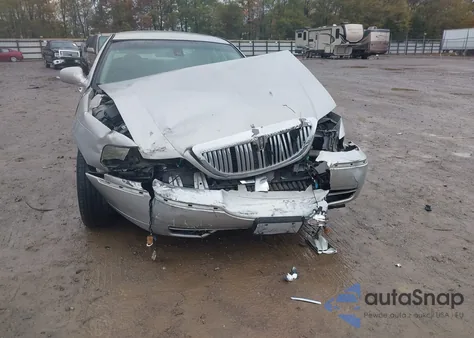 2003 Lincoln Town Car Executive from USA, damaged, VIN 1LNHM81W93Y684525